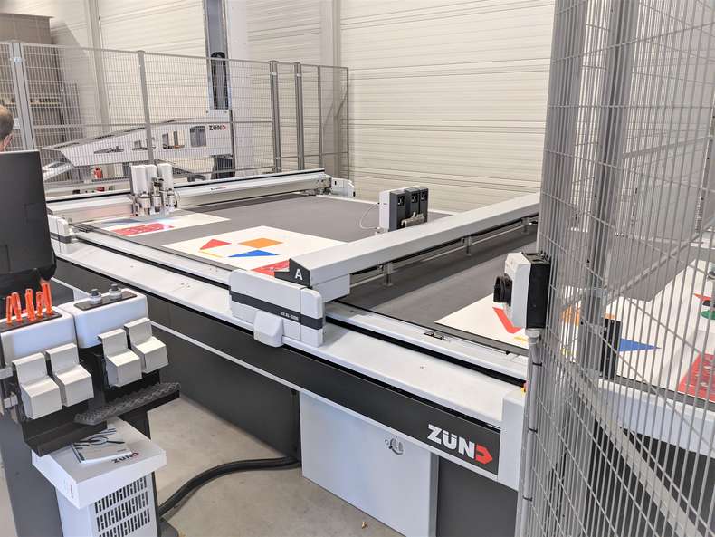 Zünd Digital Cutter D3 XL-3200 von Langebartes + Jürgens Hamburg GmbH