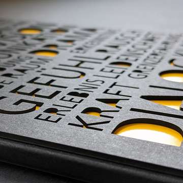 Laserstanzung auf Buchcover