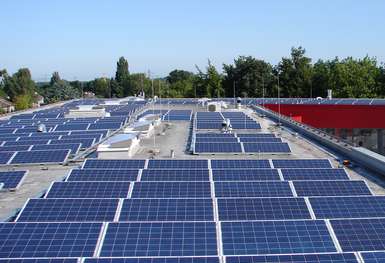 Solarzellen auf dem Langebartelsdach