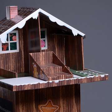 Braunes Haus aus Karton - Printprodukte