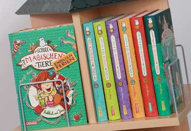 Dreh Holzdisplay für Carlsen Verlag