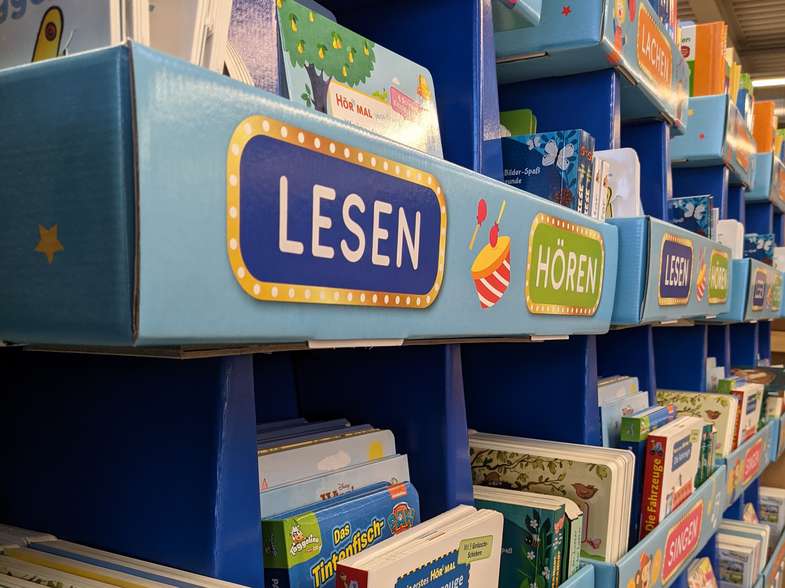 Bodendisplay Konfektionierung-3 von Langebartes + Jürgens Hamburg GmbH