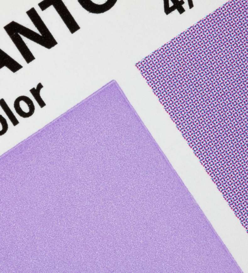 Druckerzeugnis vergrößert, lila, Rasterpunkte sichtbar - PSO-Druck