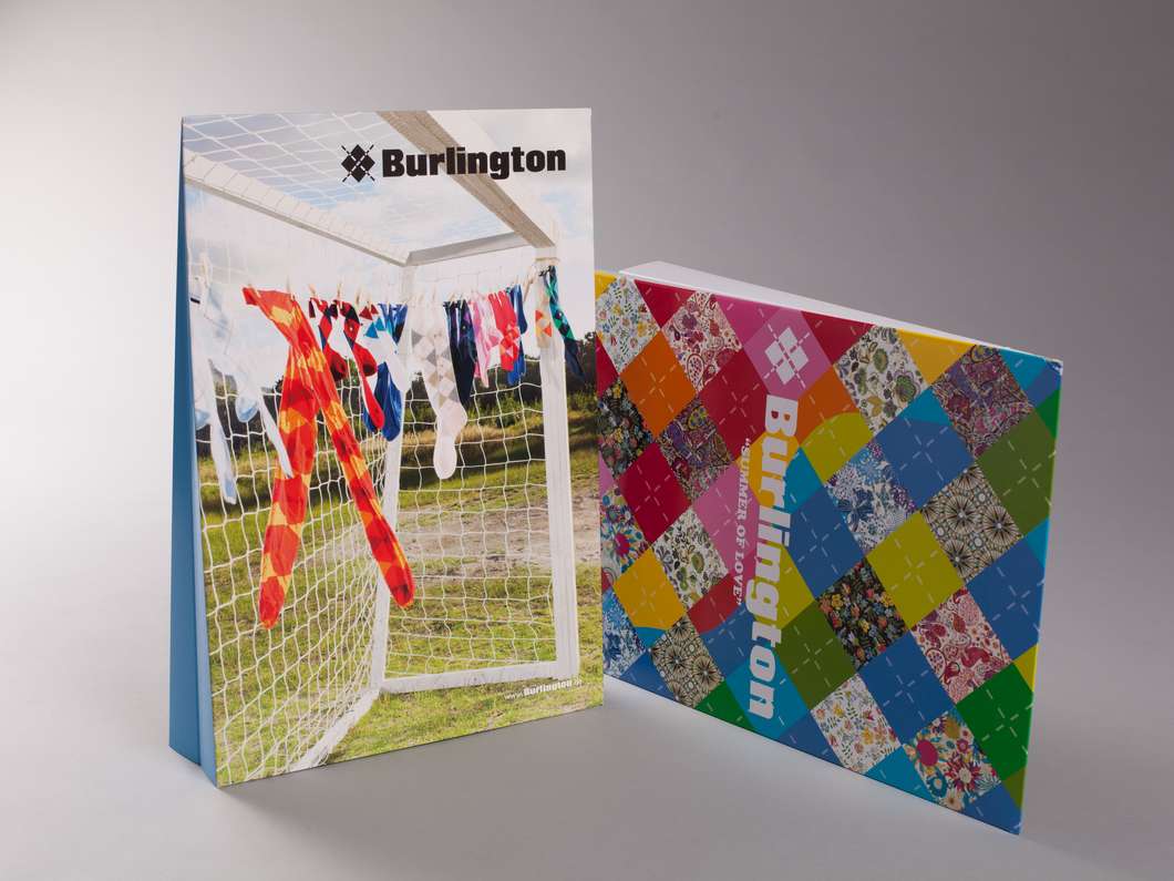 Hochwertiger, individuell bedruckter Dachaufsteller mit Rundum-Gestaltung zur Präsentation neuer Produkte.