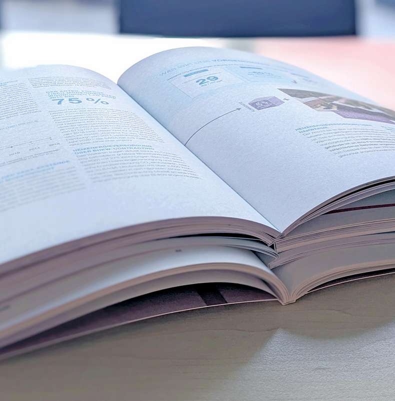 Umweltbericht Unternehmen Ausschnitt aufgeschlagener Umweltbericht - Umweltbericht Unternehmen