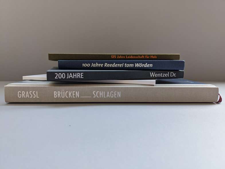 Mehrere Buchrücken Mehrere Buchrücken