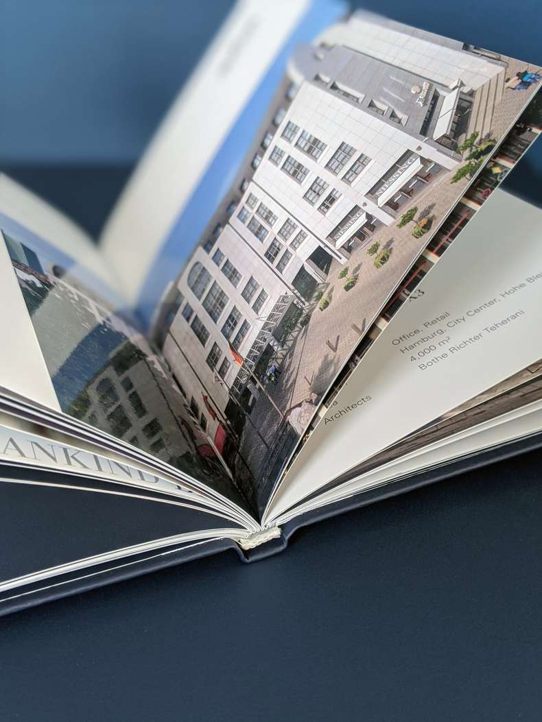 Buch mit UV Lackierung Layflat Bindung Buch mit UV Lackierung Layflat Bindung
