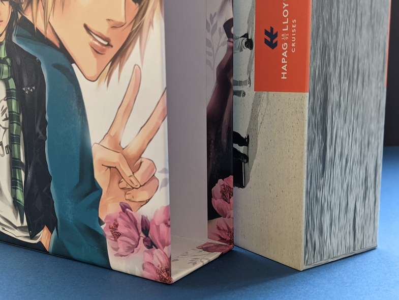 Stehsammler und Schuber Schuber, Manga-Motiv auf blauem Untergrund - Stehsammler Schuber