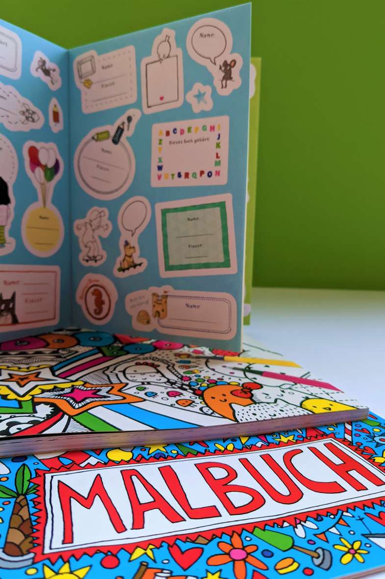 Cover von Malbüchern mit roter Schrift - Kaschieren Druckveredelung