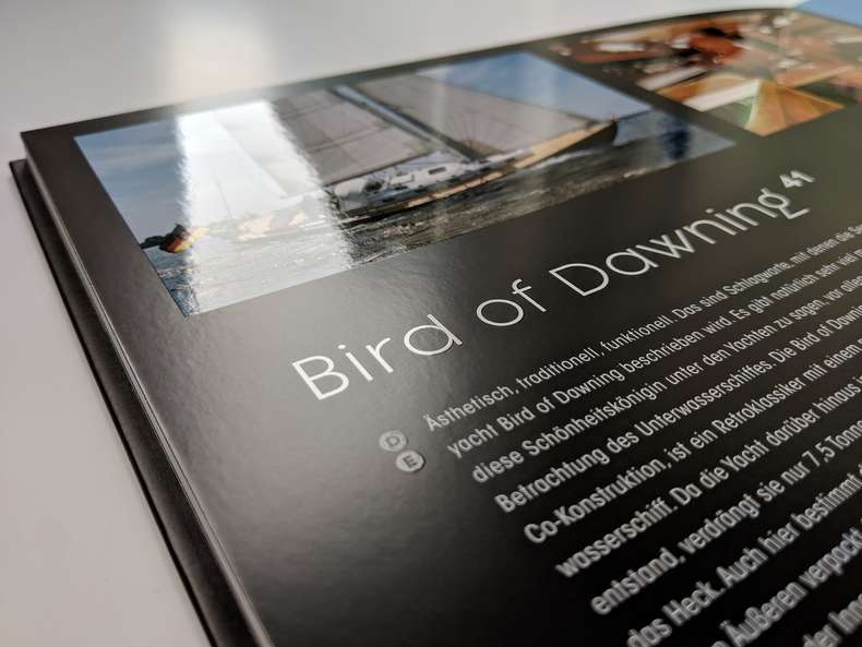 Fotobuch schwarz mit weißer Schrift