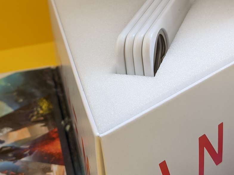 Passgenauen Schaumstoffinlay Dreieckkartonage mit Schaumstoffinlay, Nahaufnahme - Runde Verpackungen