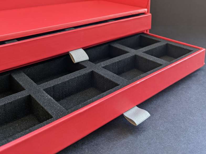 Schubfachverpackung Schubfachverpackung rot und innen schwarz, Nahaufnahme - Runde Verpackung