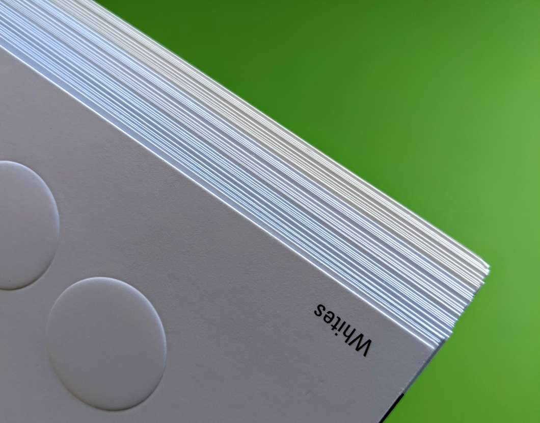 Papiere mit verschiedenen Weißgraden