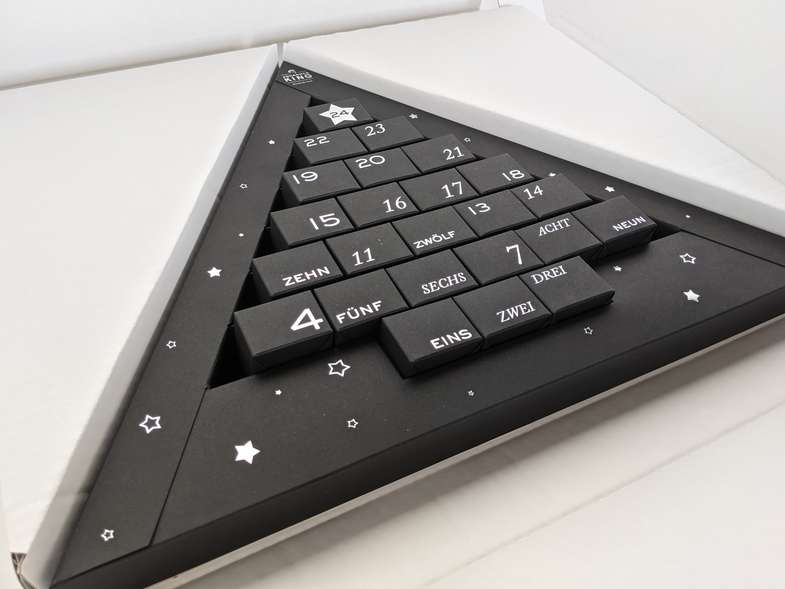 Dreieck Adventskalender mit einzelnen Schachteln Dreieck Adventskalender mit einzelnen Schachteln