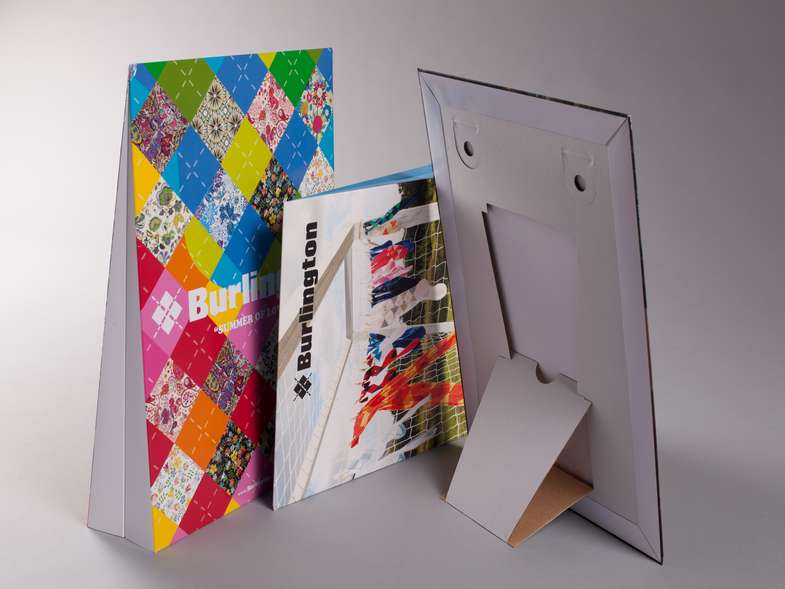 Plakat, Dreieckaufsteller und Dachaufsteller