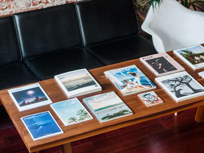 Diverse Fotobücher auf einem Tisch