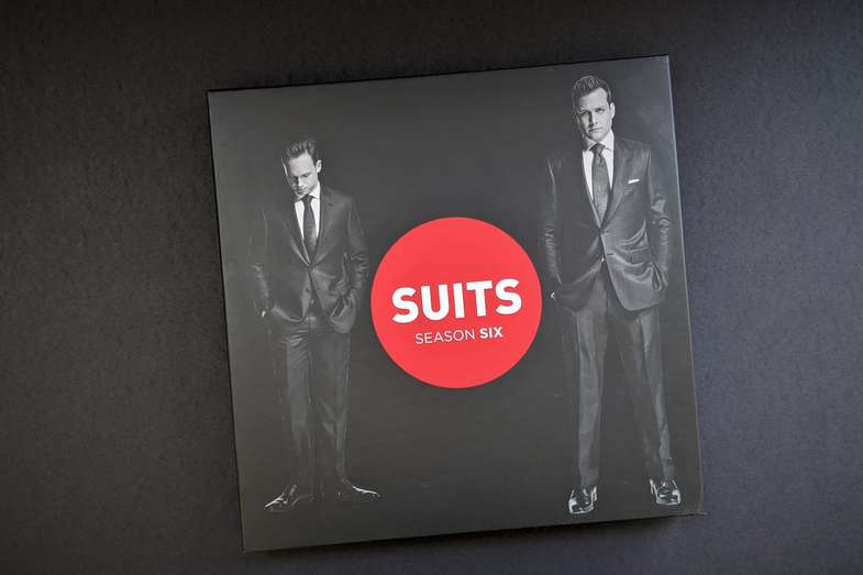 Special Editions - Kartonagen Dunkle Kartonage mit Aufdruck, Film- und Musikbranche - Hersteller Kartonagen Magnetverschluss