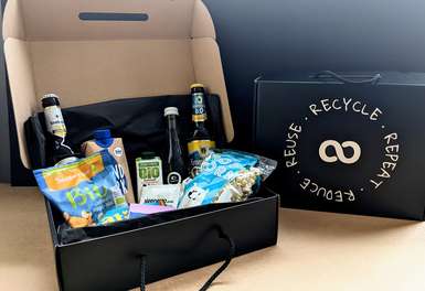 2 Klappdeckelkarton mit Tragegriff