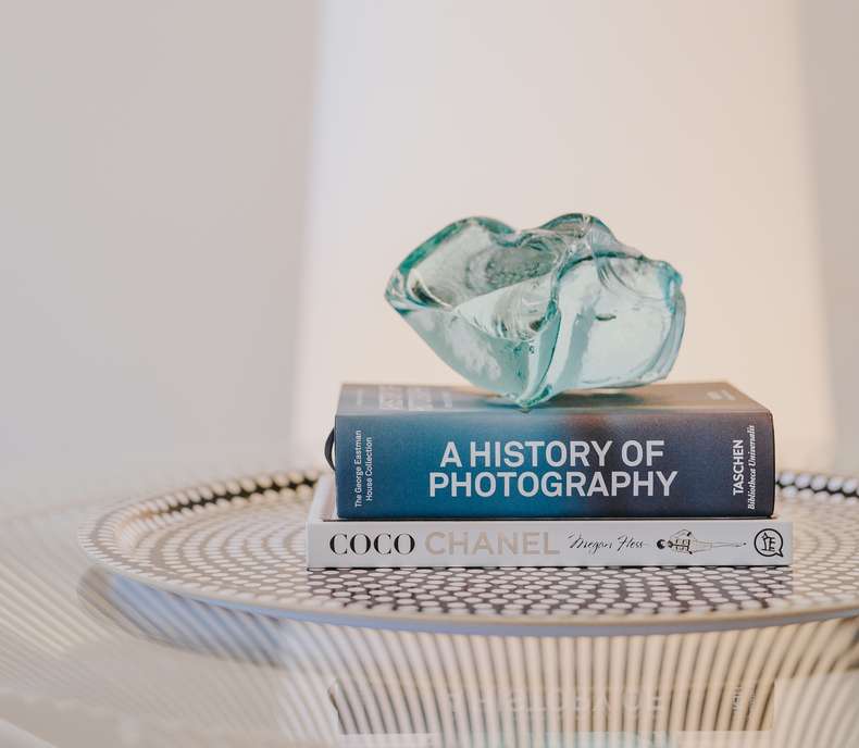 Coffee Table Books auf Tisch